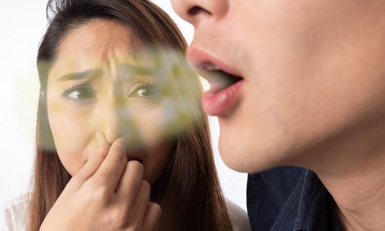 رفع بوی بد دهان -20 راه حل خانگی برای از بین بردن بوی بد دهان
