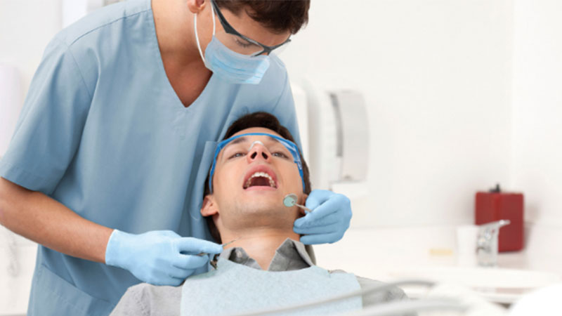 چه زمانی باید به دندانپزشک خود مراجعه کنید؟ - بریج دندان