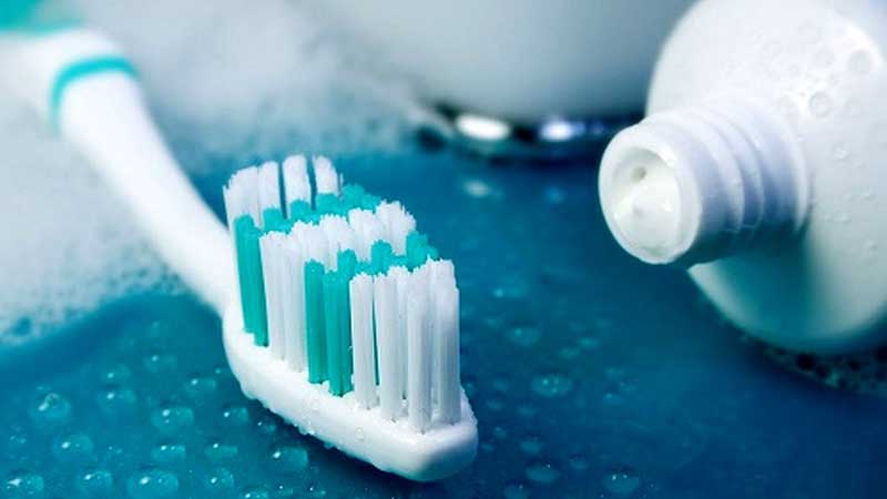 از مصرف محصولات ساینده خودداری کنید - مراقبت از ایمپلنت دندان