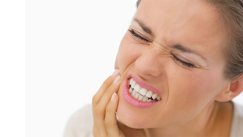 حساسیت دندان به دلیل ماده بلیچینگ - عوارض بلیچینگ دندان