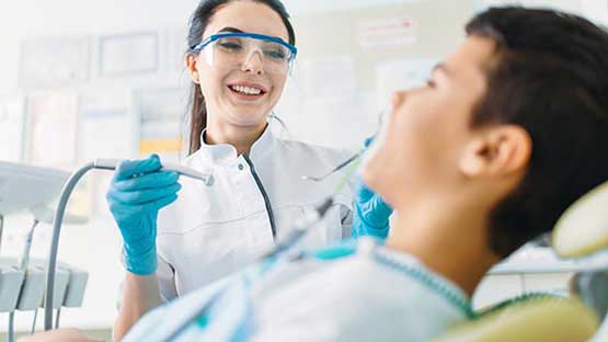 معاینه دندان پزشکی چگونه انجام می‌شود؟