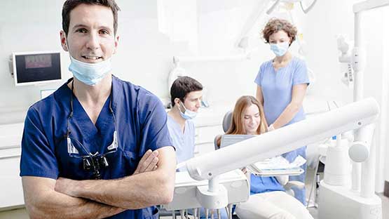 برای معاینه دندانپزشکی به کدام متخصص مراجعه کنید؟