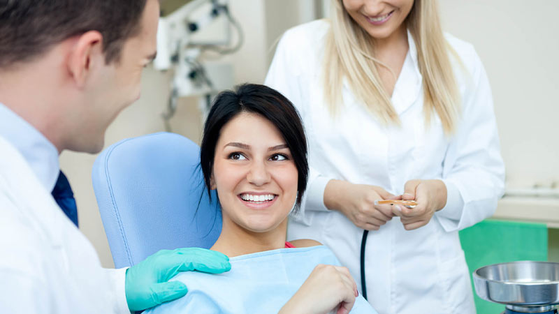 نقش متخصص در جراحی دندان