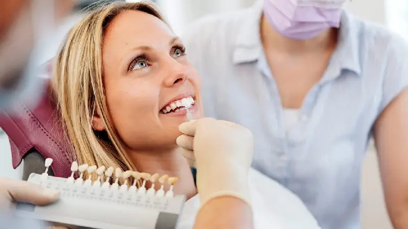 تفاوت قیمت لمینت دندان با کامپوزیت دندان چقدر است؟