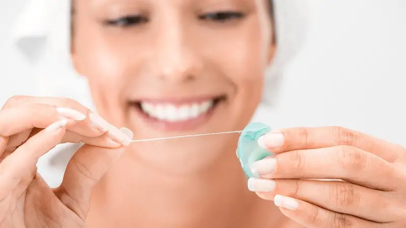 رعایت نکاتی برای استفاده از نخ دندان