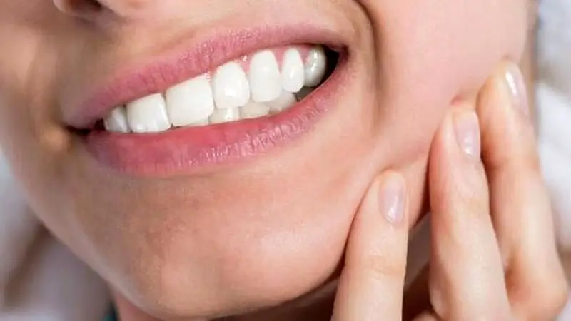 علائم شایع دندان قروچه